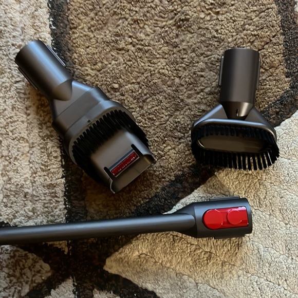 Dyson Wall Mounted Charger - Picture 6 of 8